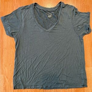American Eagle Soft & Sexy V-Neck Tee — XXS — $10